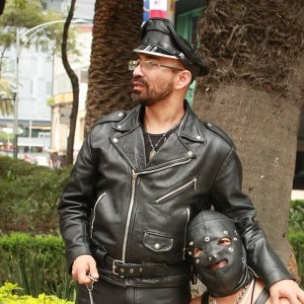 Xtudr - MasterApolo: Amo Leather mexicano practicante del BDSM, con experiencia en prácticas como: fisting, flogging, spanking, canning, ele...