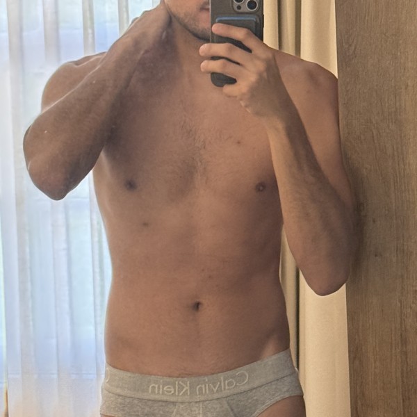 Xtudr - SumisoParaDom: Me encantan los hombres masculinos, si son velludos y con barba es un plus. Me gusta que me dominen en todo sentido, ...