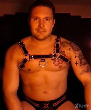 Xtudr - GayDom: Most of my fetish are Bondage Rope, Latex Restraints, Chain, Stress Positions, Sissy traning, Crossdressing, Steel Stockade,...