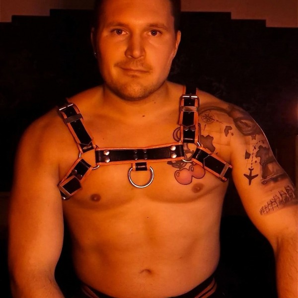 Xtudr - GayDom: Most of my fetish are Bondage Rope, Latex Restraints, Chain, Stress Positions, Sissy traning, Crossdressing, Steel Stockade,...