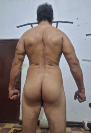 Xtudr - toroblack: buen fisico , buen cuerpo,   179 de estatura ,  38  años ,    serio  ,  varonil   y reservado 