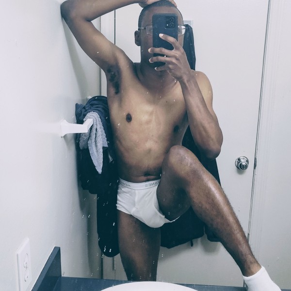 Xtudr - Hanesbriefsguy95: I'm into foreplay/underwear sex. Looking to worship and suck someone's underwear bulge. I have a fetish for white ...