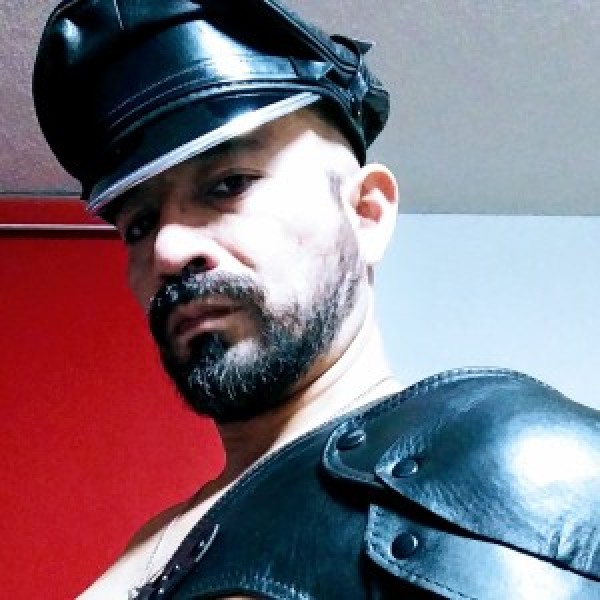 Xtudr - MasterApolo: Amo Leather mexicano practicante del BDSM, con experiencia en prácticas como: fisting, flogging, spanking, canning, ele...