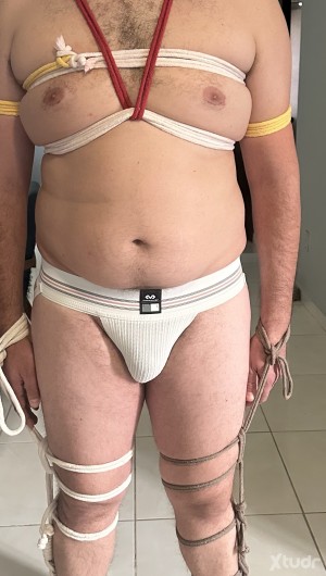 Xtudr - MasterDerek: Soy un amo experimentado con varios años de experiencia en el mundo del BDSM, viviendo en Guadalajara. Me caracterizo p...