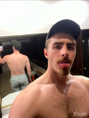 Xtudr - eli_thestud: Bottom 
Down to fuck 
Don’t txt me unless we trading nudes
Big dicks only 