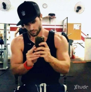 Xtudr - leonardoamo: Macho hetero y deportista, sano, calentón y fierrero, para perforar gargantas y culos por igual. Flipo con un buen chup...