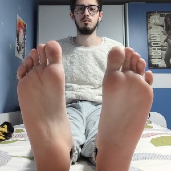 Xtudr - PiesQuesudos: Soy GUILLEM, vivo en Barcelona, me gustan los PIES, las COSQUILLAS y el BONDAGE.
BUSCO SESIÓN PARA RECIBIR TORTURA DE ...