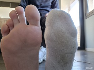 Xtudr - MasterFeet: Mi pasión es tener a un buen sumiso a mis pies, oliéndolos y lamiéndolos durante horas. Que no tenga prisa, que empiece ...