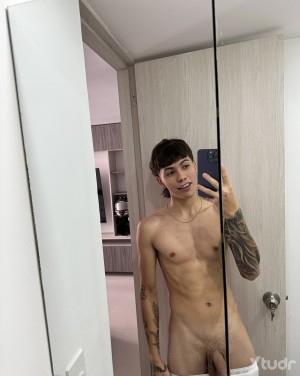 Xtudr - Aaronsex: Chico sexual y atrevido 