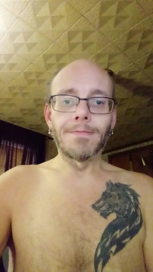 Xtudr - knoxthewolfgoyle: 42yo gwm seeking dom.