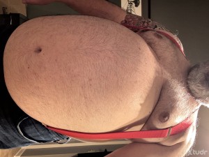 Xtudr - MoobLover: I love guys with large breasts. Also cery slender Chub Chasers who want to play with my huge belly 