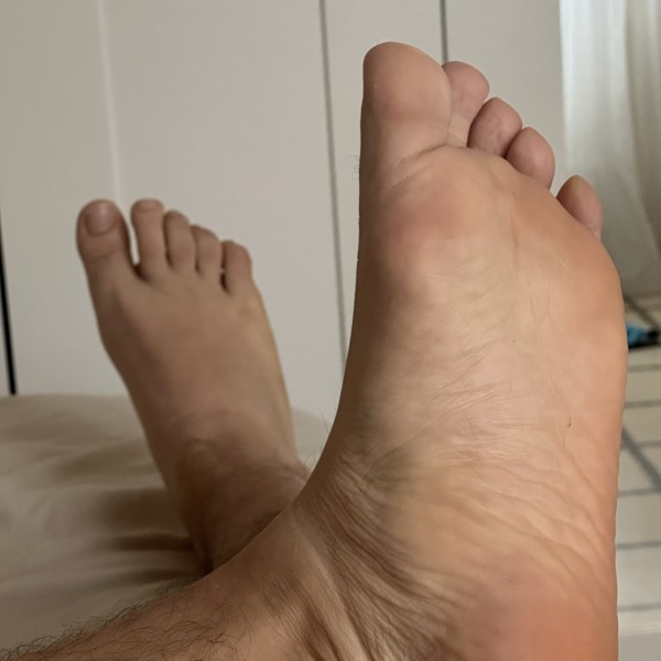 Xtudr - IskandarDom: Dom, feet