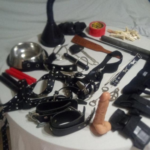 Xtudr - Fuckmachine: Tio de Badajoz, con mazmorra y mi ultima adquisición una fuckmachine.
Busco esclavo domestico, esclavos, sumisos sexual...