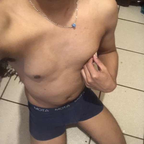 Xtudr - Gabs21: Soy un chico sumiso, que le gusta ser usado, humillado, y controlado, me encanta siempre obedecer a mi amo
I am a submissive...