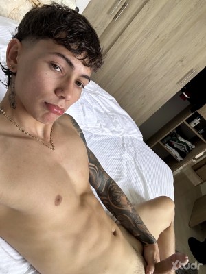 Xtudr - Aaronsex: Chico sexual y atrevido 