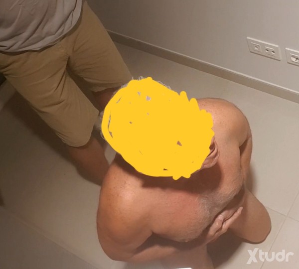 Xtudr - Juanrogo: Hetero, maduro, 61 años. Fuerte y buen cuerpo. No soy gay, ni busco sexo. Tengo una fantasía en la que me gusta recibir pu...