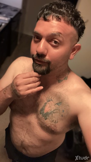 Xtudr - jasonjoey82: I am looking to get my nipples suck and 69 or better deal long as my nipples get suck 
