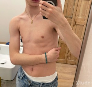 Xtudr - Twink_05: Me gusta mamar polla, hasta ahogarme, sentir la leche en mis labios, que me usen, oler calzoncillos y sobacos, 