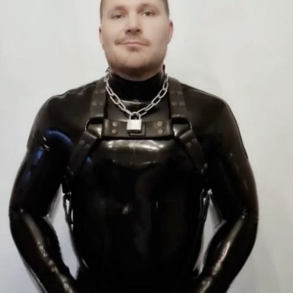 Xtudr - Rubber_Gay_Alpha: easy going kinky &  anddominant gay alpha living the  life to the fullest 