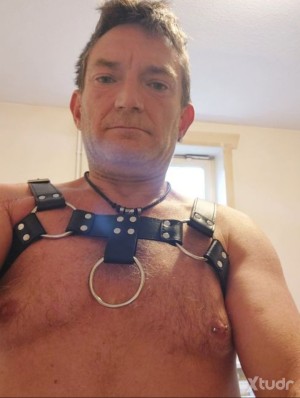 Xtudr - BarebackCumGer: 49 years old guy from Germany 
Versatile with sperm fetish. 
I