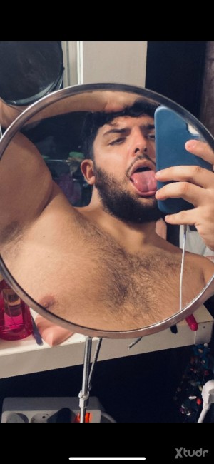 Xtudr - JOVENAMO27: MADRID / IBIZA 
Buscos sumiso y esclavo obedientes en todo 
MANDA PUTA FOTO CON TU MENSAJE ODIO PEDIRLA. MÍNIMO TU CARA....