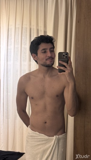 Xtudr - SumisoParaDom: Me encantan los hombres masculinos, si son velludos y con barba es un plus. Me gusta que me dominen en todo sentido, ...