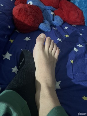 Xtudr - piesparati_07: Te gustan los pies? Estoy vendiendo todo tipo de contenido de ellos y mío en solitario 🔥 escríbeme papi