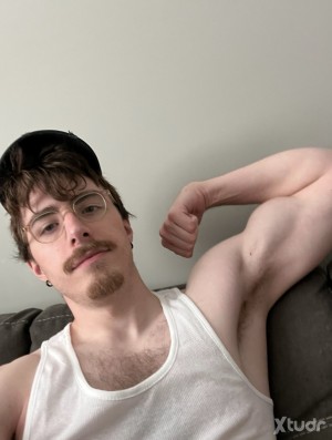 Xtudr - eli_thestud: Bottom 
Down to fuck 
Don’t txt me unless we trading nudes
Big dicks only 