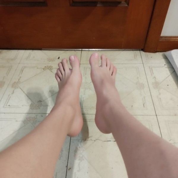 Xtudr - Andymu: Hola, soy nuevo en esto, me atraen los hombres mayores de 40 únicamente y me gustaría complacerlos, me encanta los pies de h...