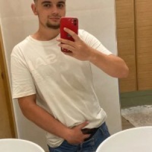 Xtudr - Diegodom00: Hola, soy amo hetero y busco sumisos para que estén a mí total disposición , serás mi objeto preferido perrita🤪 
haremos...