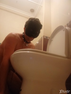 Xtudr - Perrit-obediente: Soy chico sumiso obediente de 28a ,busco servir y dar placer a Amo.
Sin sitio ,me dezplazo,muy discreto.