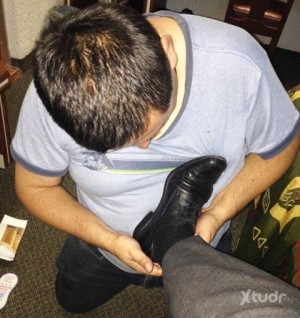 Xtudr - FootRubSlave: Submissive guy👞👔🦶🏻into worship FEET…
Looking for a DOMINANT BEAR BOSS for take care your Barefoot , Shoes or Socks in ...