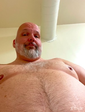 Xtudr - ChefBear: Love to cook, road trips, travel buddy, hiking, camping, swimming, movies, fwb, meeting new friends, etc. 