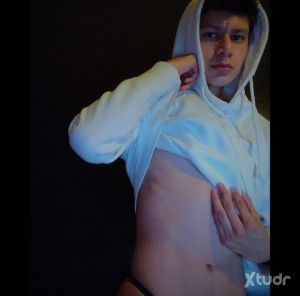 Xtudr - TwinksubxCam: Pasivo sumiso delgado de 24 años, mexicano. 
Tengo juguetes y estoy abierto a jugar por cam. SOLO BUSCO CAM 
Busco amo...