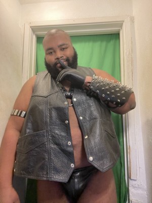 Xtudr - LetsMakeMayhem: Nerd by day and a kinkster by night. Here to explore and connect. 