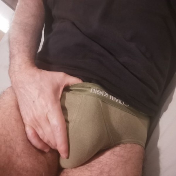 Xtudr - MasculinoMorboso: Morboso y masculino. Cerdo y sumiso.
Ponme de rodillas si eres buen macho y te demostraré de lo que soy capaz.
Si ...