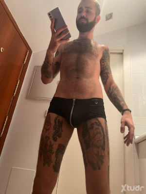 Xtudr - INKBOYXL-MA$THER💥💥: * Dominante Exigente en Busca de Esclavos Obedientes*
hola, soy un Dominante con experiencia en busca de esclavo...