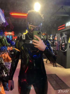 Xtudr - PupRubberBoy: Hola! Háblame que no muerdo. CAT/ES/EN. Pocos limites.