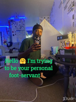 Xtudr - Feetboy420: I am a personal Foot-servant who loves to worship your feet 
