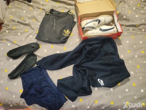 Xtudr - PIGFOOT: Buscando cerdos sumiso que disfruten oliendo y lamiendo mi ropa currada sudada y sucia. Compra a través de wallapop con tot...