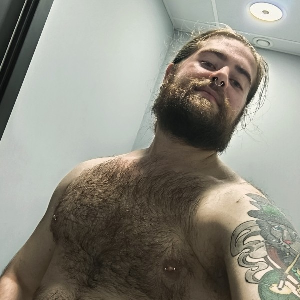 Xtudr - ElHomoViking: solo un chaval de 22 años que quiere pasarlo de puta madre con mucho cerdeo, morbo y acabar temblando del gusto. Busco...