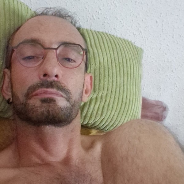 Xtudr - Slavbcn: zorra para usar. mola tíos dominante.  pies 👃, sobacos . ... foto en privado . a partir de eso también busco conocer gente ...