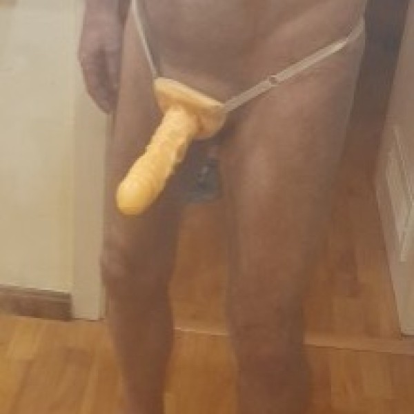 Xtudr - PuroMorbo51: Hola! Hombre de 51 años, versátil, polla muy pequeña y con afición al BDSM, tanto de amo como de sumiso. Busco Amo o Pa...