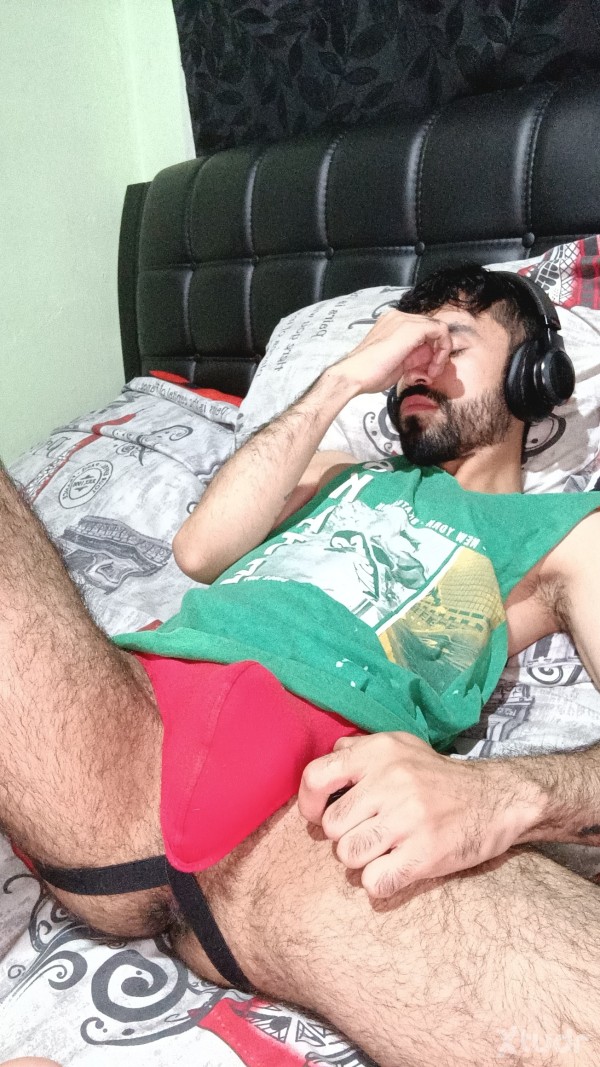 Xtudr - Albeiro:  Hey, me llamo Albeiro tengo 29 años, soy pasivo, soy de Bogotá colombia y me gustaría aprender a ser un buen chico desde 0...