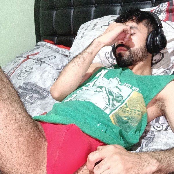 Xtudr - Albeiro:  Hey, me llamo Albeiro tengo 29 años, soy pasivo, soy de Bogotá colombia y me gustaría aprender a ser un buen chico desde 0...