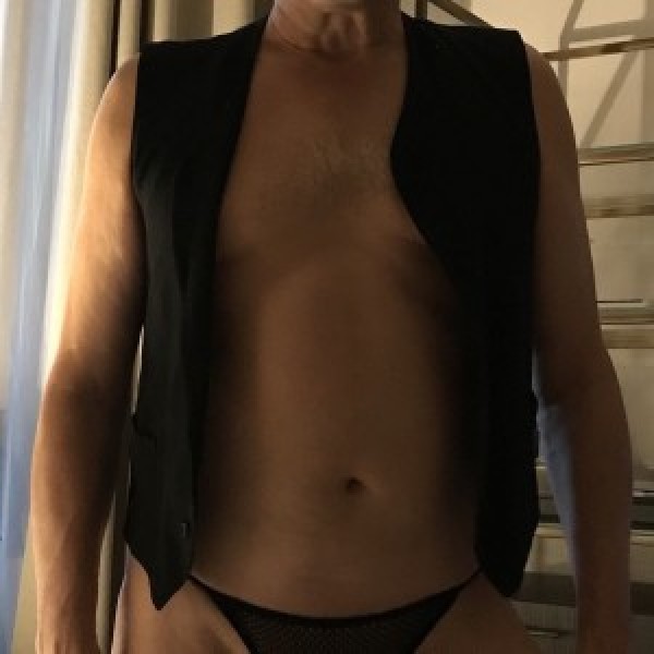 Xtudr - Sumiso56Madrid: Busco Amo para que me use. Real o ciber. Yo obediente, buen cuerpo, depilado. Para exhibir, humillar, ofrecer. 