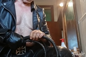 Xtudr - SKINETO8: Fan del cuero.
BDSM, spank, whipp. Mascaras, spit, rimming, Skins.
    