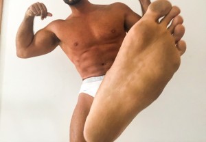 Xtudr - Str8KBRON: Macho, hetero, cabrón, dominante, alfa, guapo, buen cuerpo, inteligente. 
Yo mando, tú obedeces. Yo disfruto, tú aguantas...