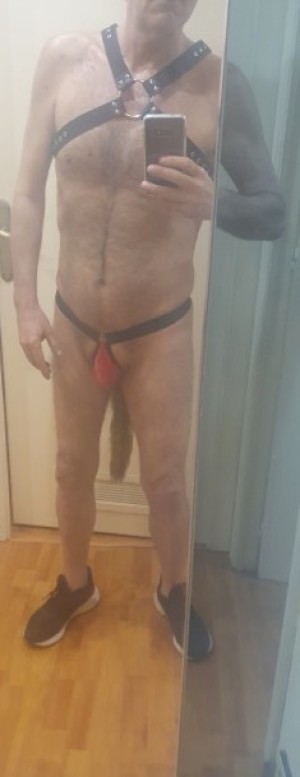 Xtudr - PuroMorbo51: Hola! Hombre de 51 años, versátil más pasivo, polla muy pequeña y con afición al BDSM, tanto de amo como de sumiso. Bus...