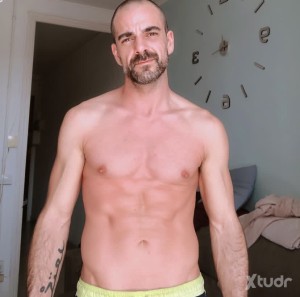 Xtudr - Andersonblumberg: Soy un esclavo 🥺 🤧 buscando un amo leal que me trate bien, que no hiera mis sentimientos, que me cuide y prometo s...